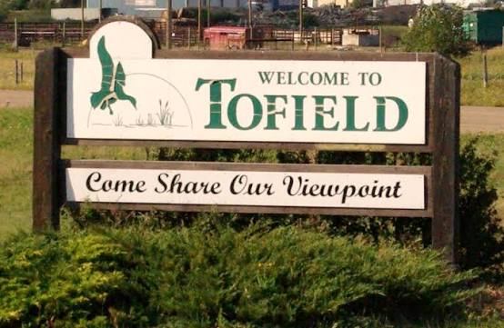 Welcome to Tofield sign at the entrance to town
